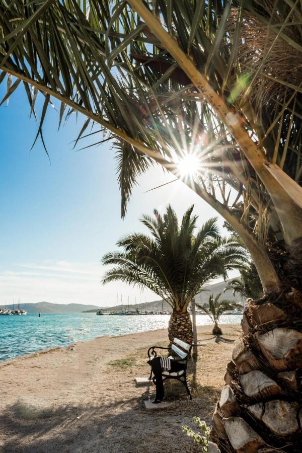 Apartment With Terrace And Sea View - Lucic Traù Esterno foto