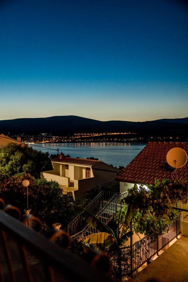 Apartment With Terrace And Sea View - Lucic Traù Esterno foto