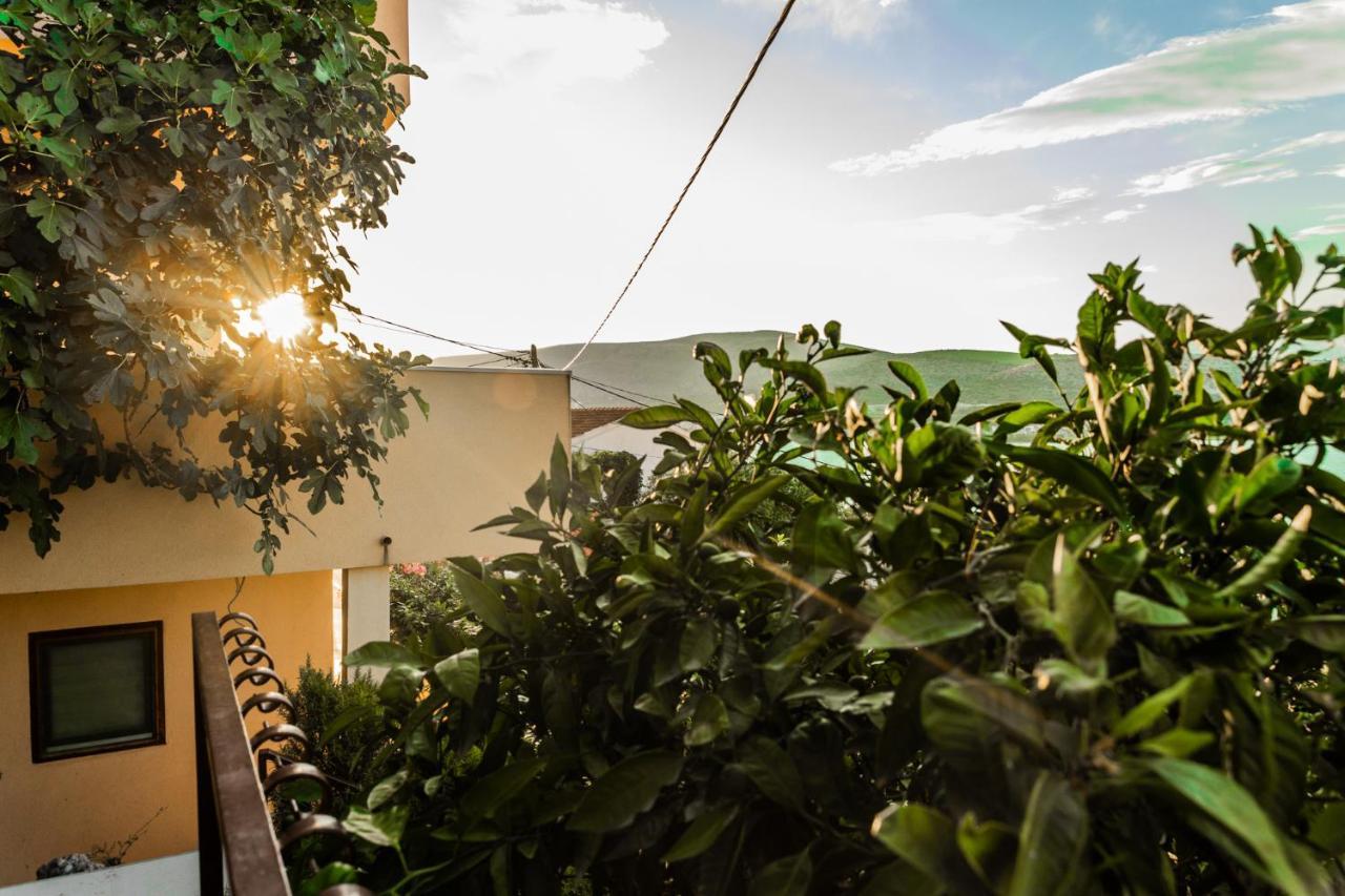Apartment With Terrace And Sea View - Lucic Traù Esterno foto