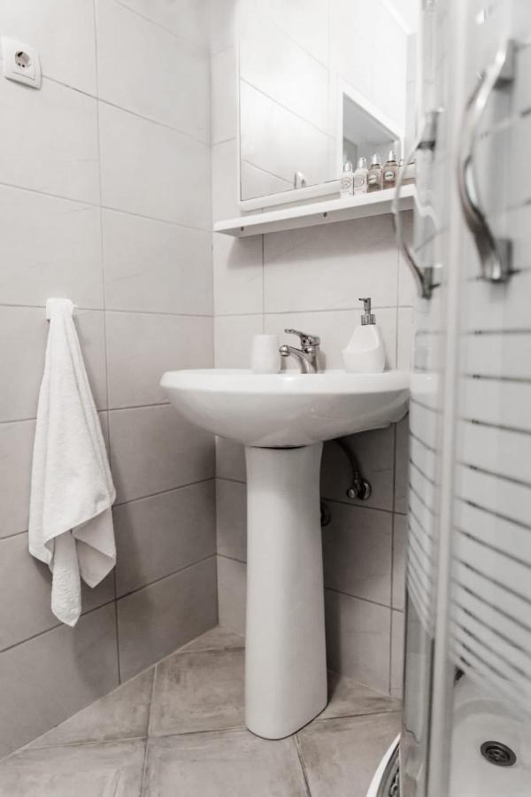 Apartment With Terrace And Sea View - Lucic Traù Esterno foto
