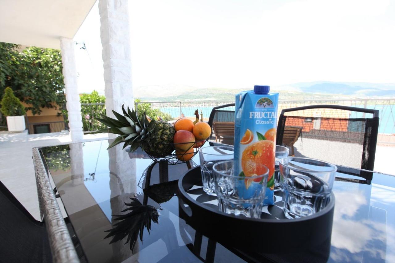 Apartment With Terrace And Sea View - Lucic Traù Esterno foto