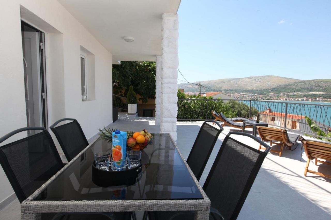 Apartment With Terrace And Sea View - Lucic Traù Esterno foto