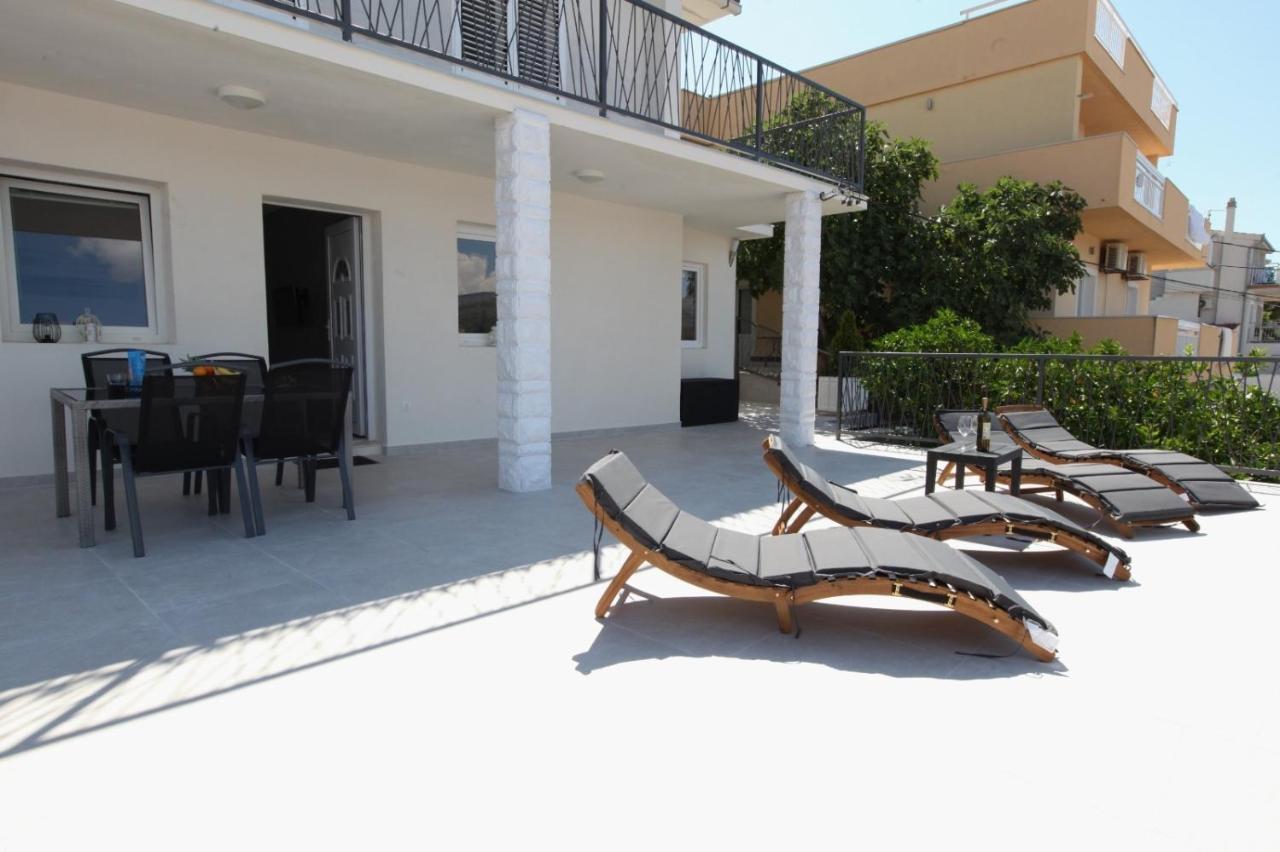 Apartment With Terrace And Sea View - Lucic Traù Esterno foto