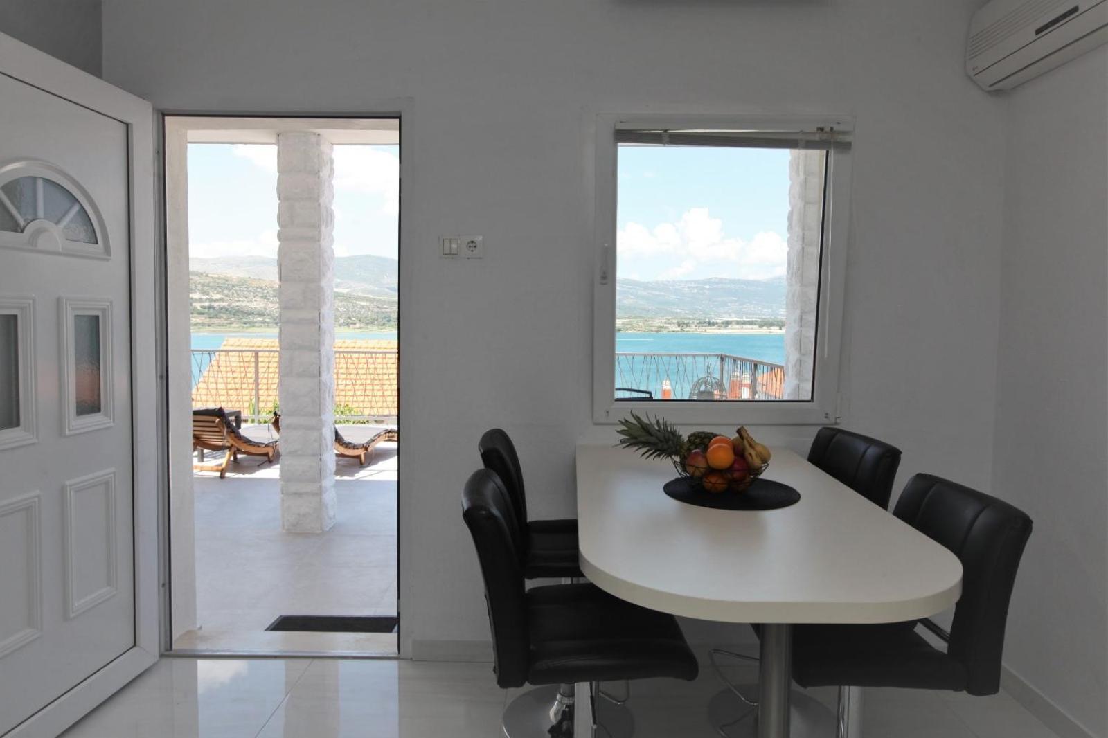 Apartment With Terrace And Sea View - Lucic Traù Esterno foto