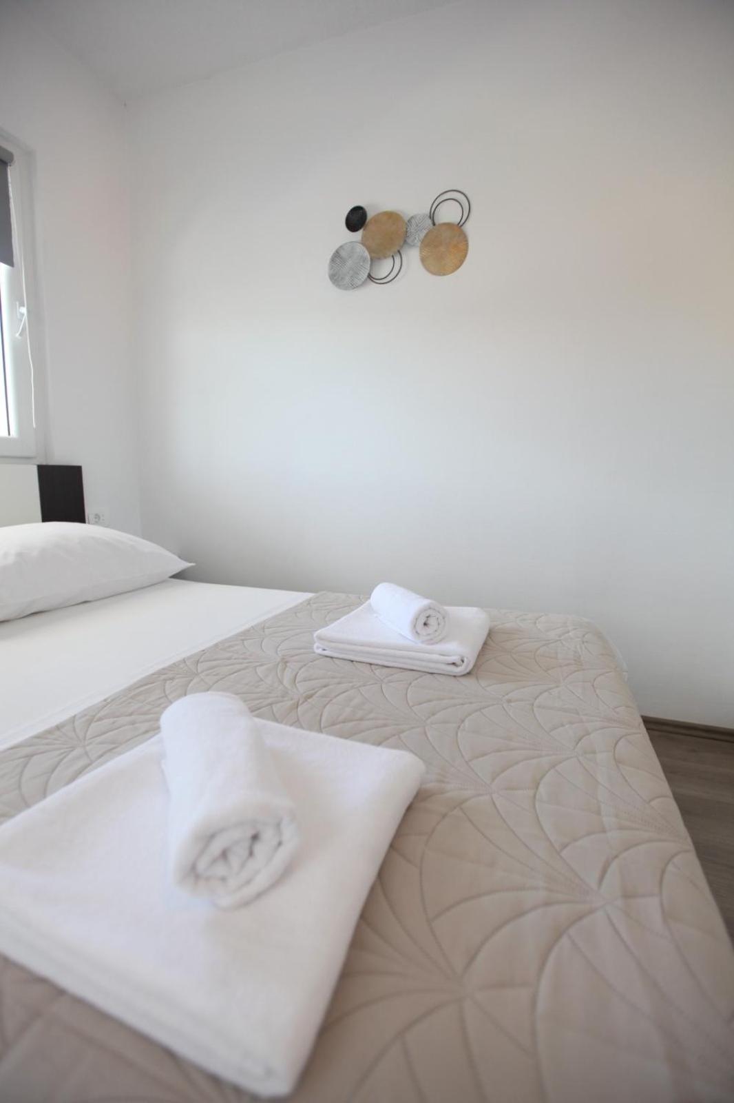 Apartment With Terrace And Sea View - Lucic Traù Esterno foto