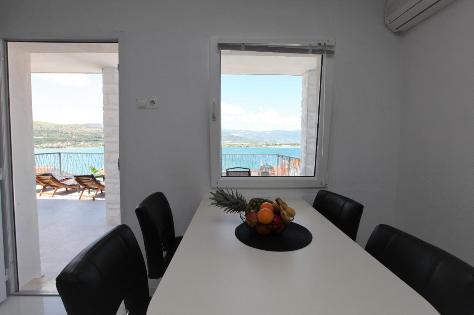 Apartment With Terrace And Sea View - Lucic Traù Esterno foto