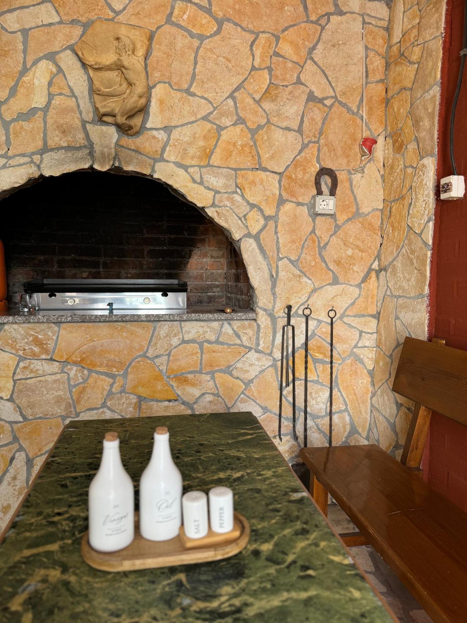 Apartment With Terrace And Sea View - Lucic Traù Esterno foto