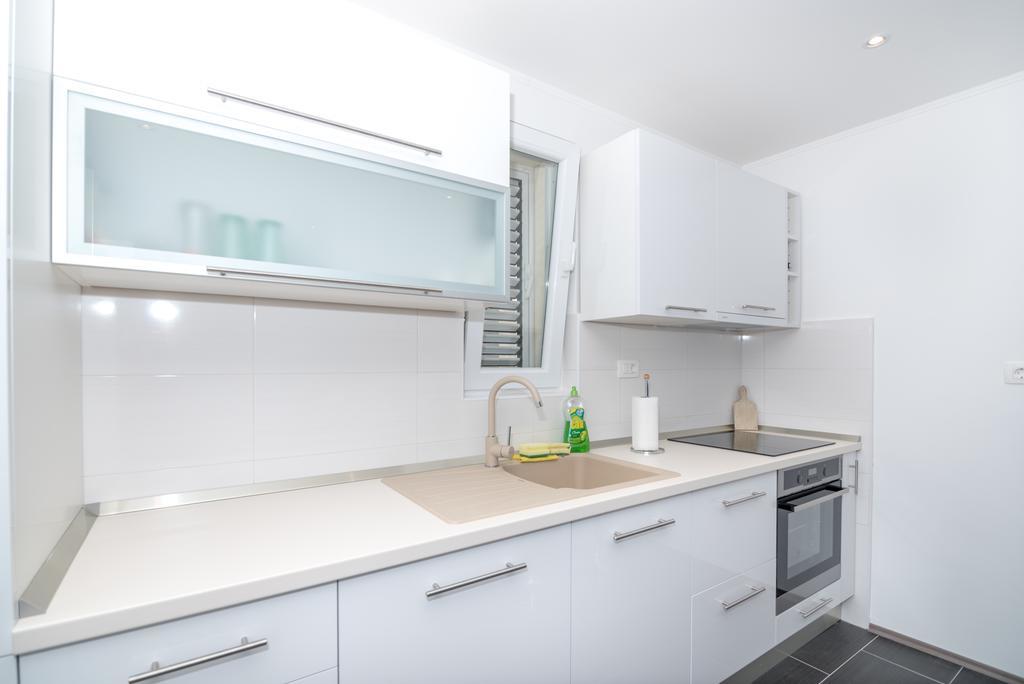 Apartment With Terrace And Sea View - Lucic Traù Esterno foto